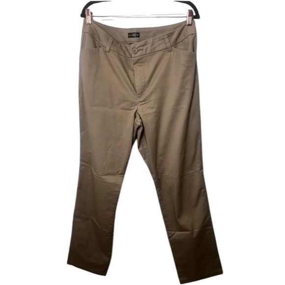 Women’s 16 long relaxed fit mid rise khaki pants in excellent condition​ - Picture 2 of 5